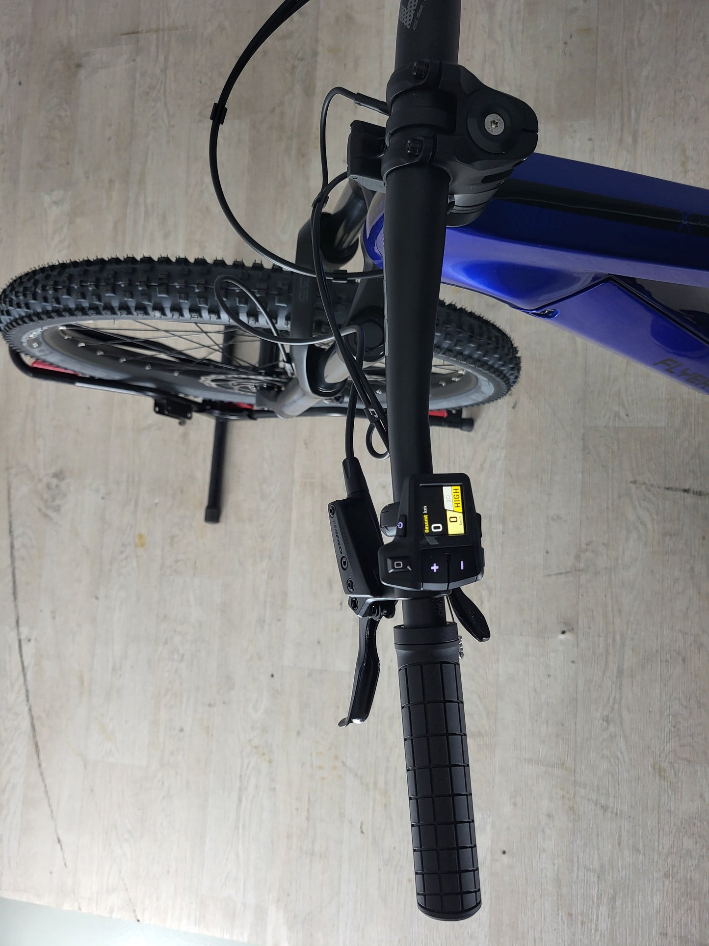 Flyer UPROC X 2.10 M/41 cm