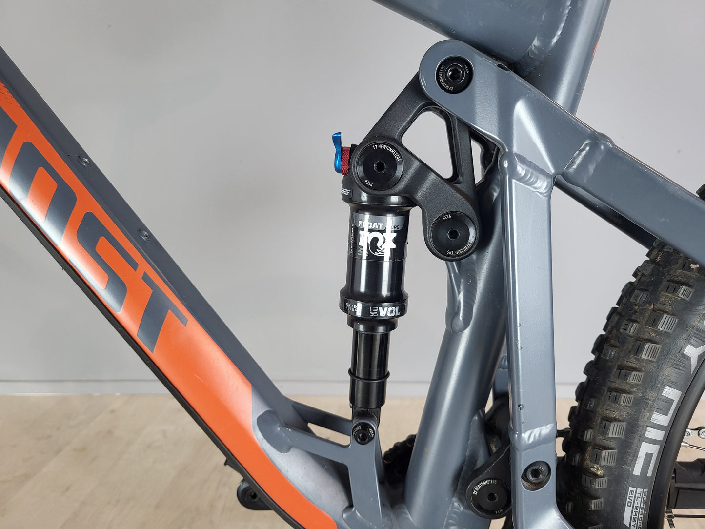 Ghost Riot Trail Essential | VH-B-951