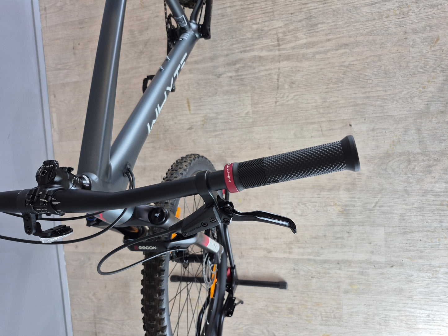 WHYTE 801 | VH-B-812