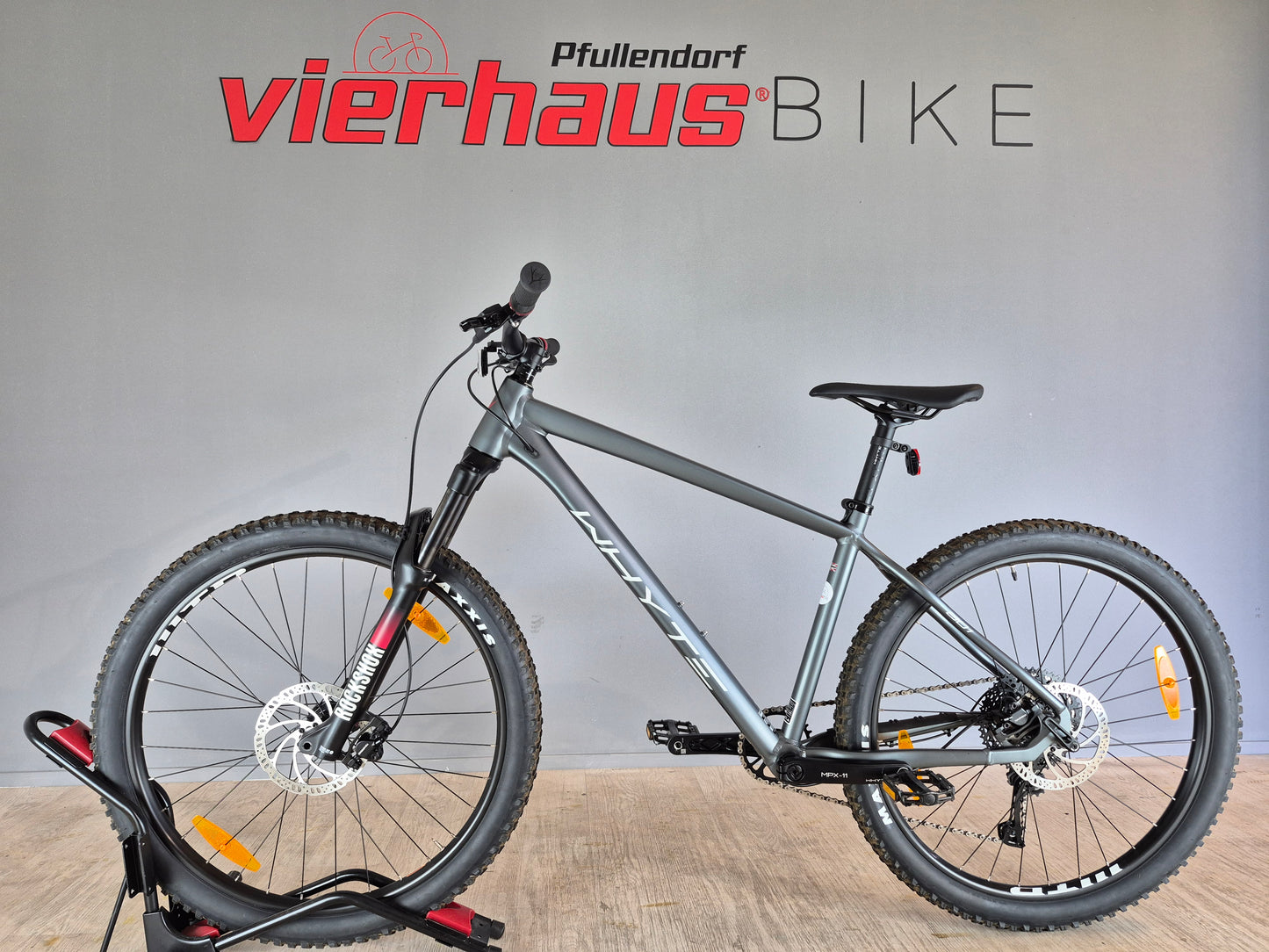 WHYTE 801 | VH-B-812