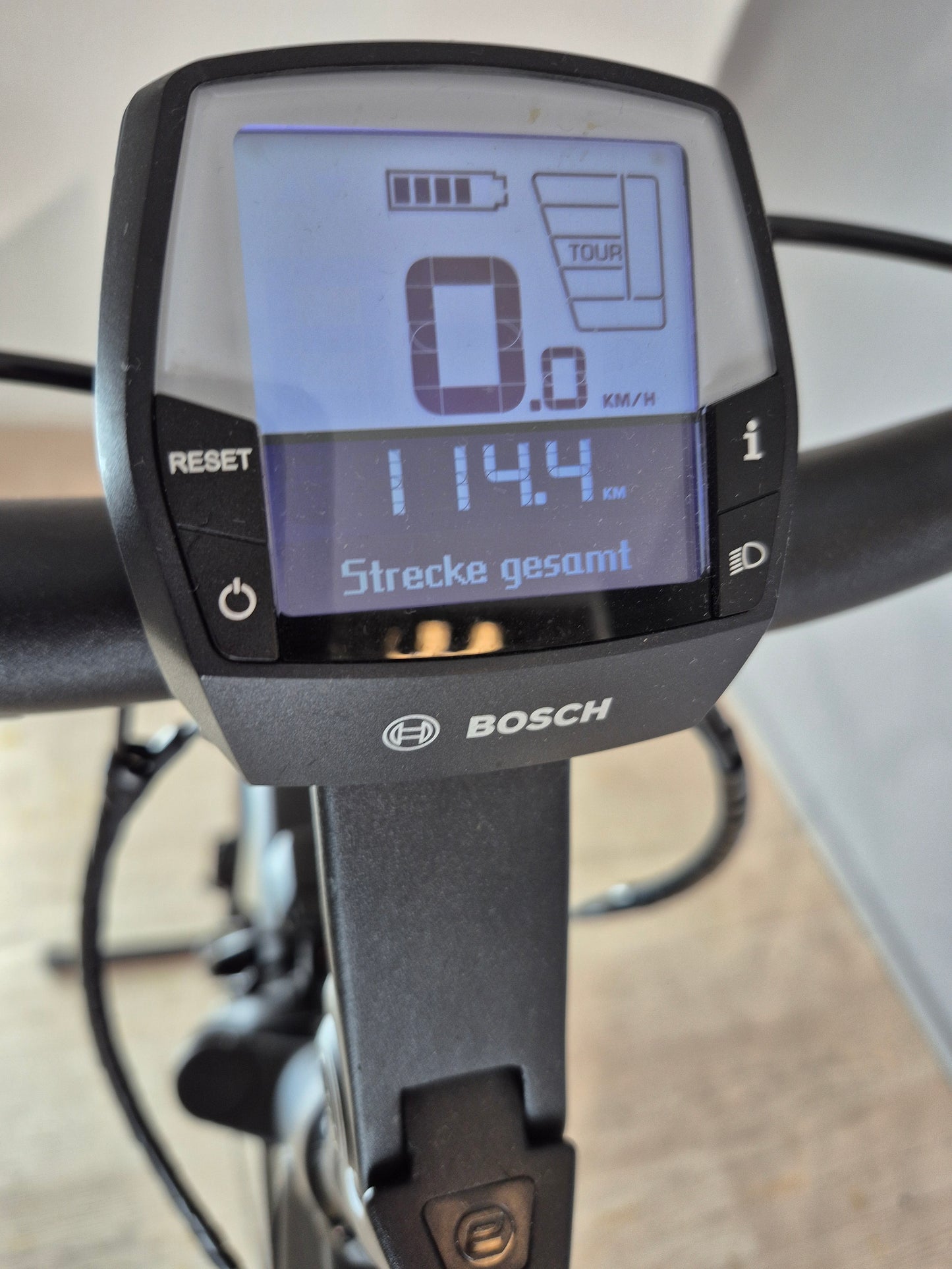 Victoria E-Trekking 7.4 |  VH-B-222